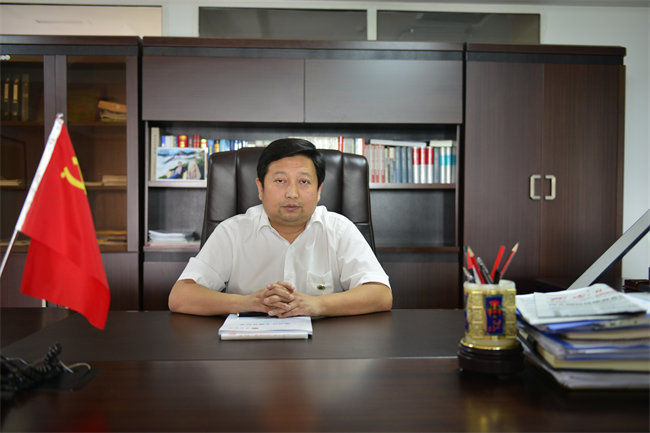董事長 成小東
