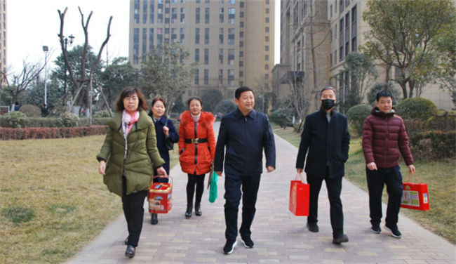 公司黨政工領(lǐng) 導(dǎo)親切看望慰問老干部、老同志和困難勞模、困難員工