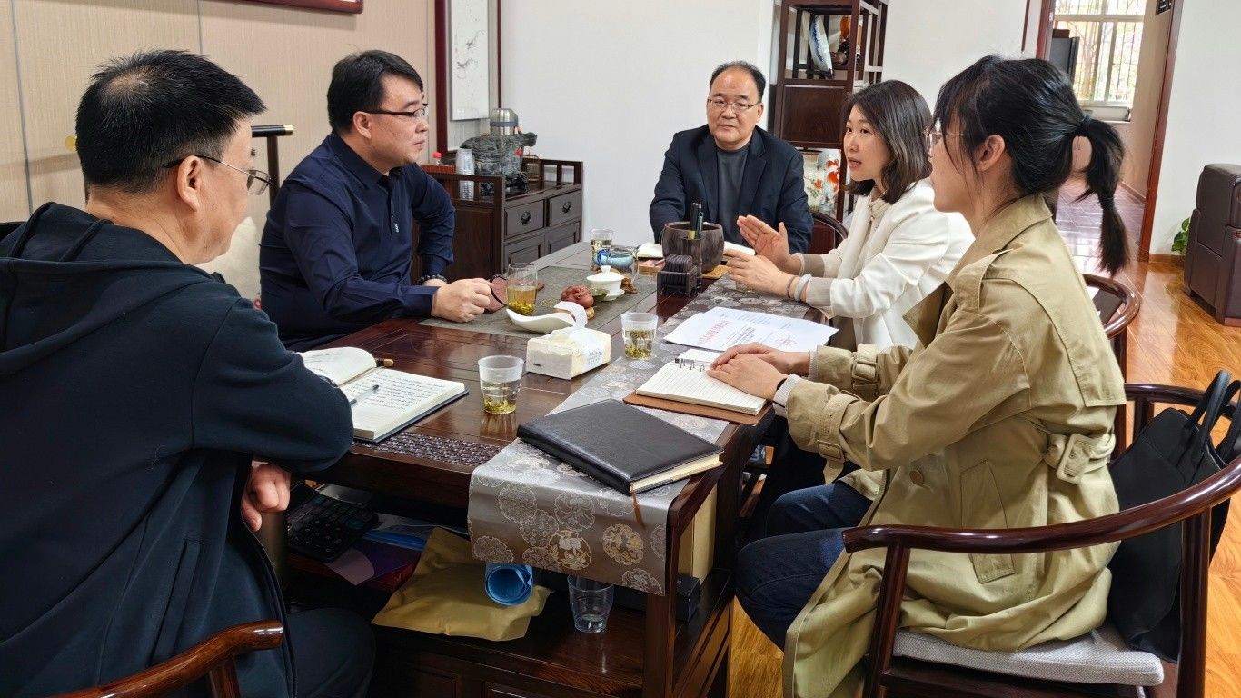 環西街道黨工委有關領 導蒞臨我司進行座談調研
